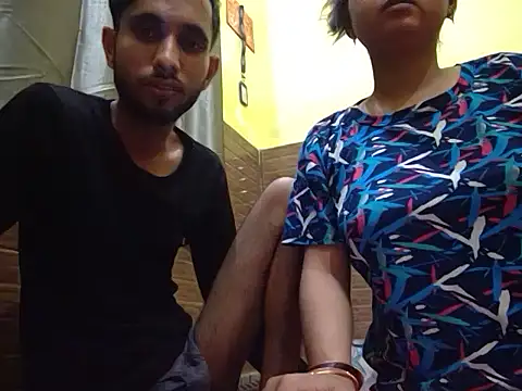 Snapshot of Queen_Couple chatting on February 28, 2025, 4:53 pm Queen Couple online show from February 28, 2025, 4:53 pm