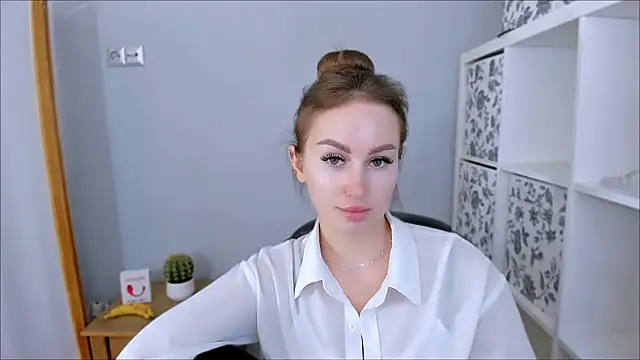 Snapshot of DonnaCam chatting on November 12, 2025, 4:33 pm DonnaCam online show from November 12, 2025, 4:33 pm