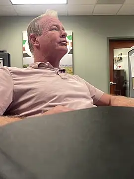 Snapshot of hintly chatting on December 4, 2025, 9:36 pm hintly online show from December 4, 2025, 9:36 pm