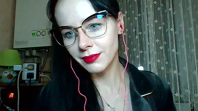 LuminousLady online show from March 21, 2025, 7:13 pm