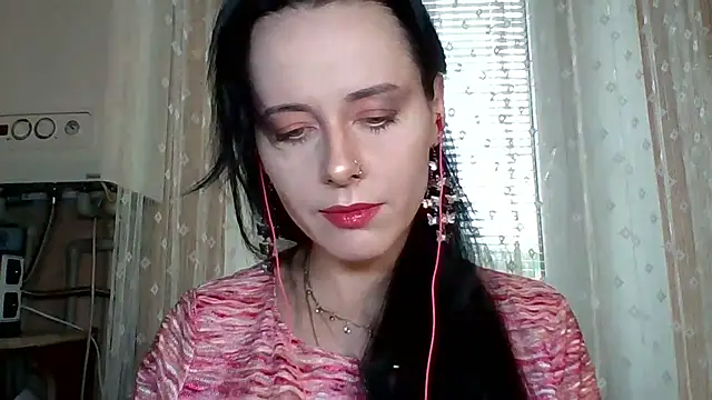 LuminousLady online show from September 19, 2025, 2:32 pm