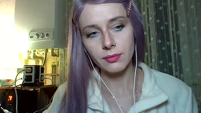 LuminousLady online show from March 3, 2025, 5:41 pm