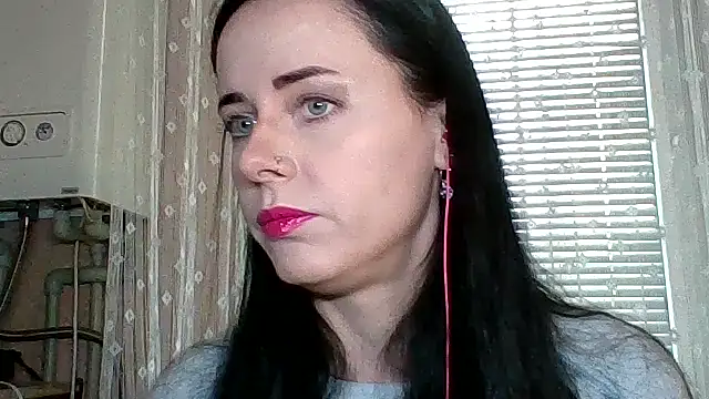 LuminousLady online show from October 22, 2025, 1:21 pm