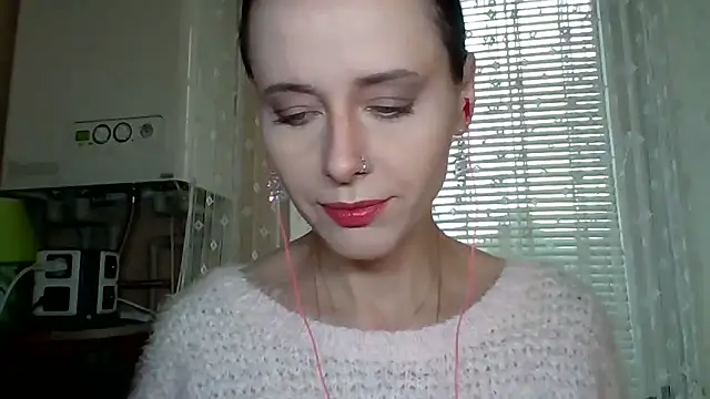 LuminousLady online show from October 6, 2025, 1:01 pm