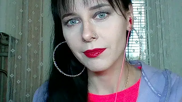 LuminousLady online show from October 10, 2025, 1:34 pm