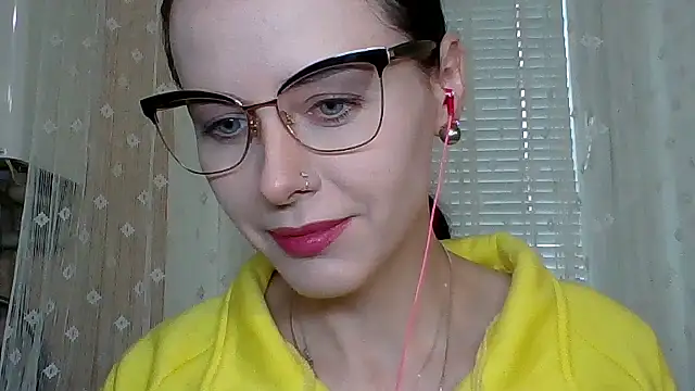 LuminousLady online show from October 7, 2025, 1:12 pm