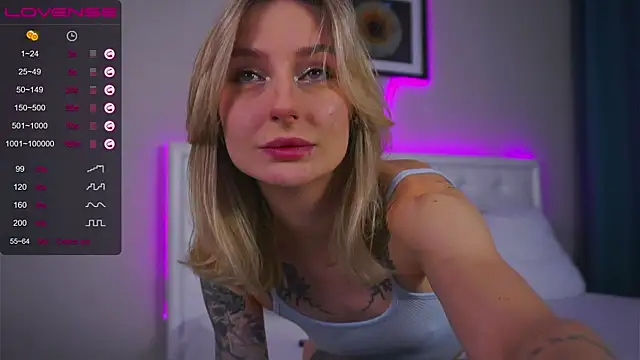 Snapshot of LeaCox_ chatting on October 3, 2025, 7:43 am LeaCox online show from October 3, 2025, 7:43 am