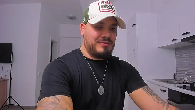 Snapshot of ZackMasterss chatting on December 17, 2025, 10:48 pm ZackMasterss online show from December 17, 2025, 10:48 pm