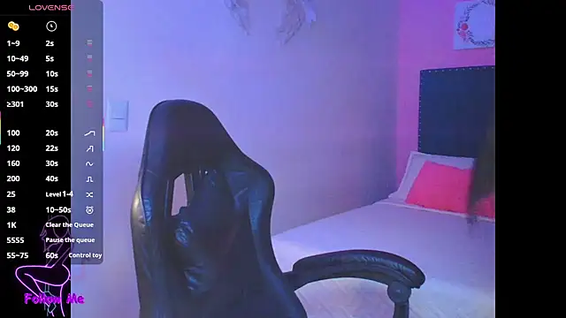 SallyWhitee online show from December 3, 2025, 3:51 am