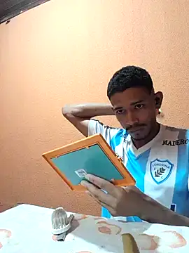 Snapshot of Mineirinho043 chatting on March 16, 2025, 11:59 pm Mineirinho043 online show from March 16, 2025, 11:59 pm