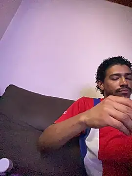 Snapshot of Mineirinho043 chatting on October 12, 2025, 6:42 pm Mineirinho043 online show from October 12, 2025, 6:42 pm