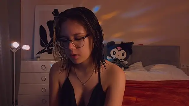 Mia Luw online show from September 20, 2025, 6:51 am