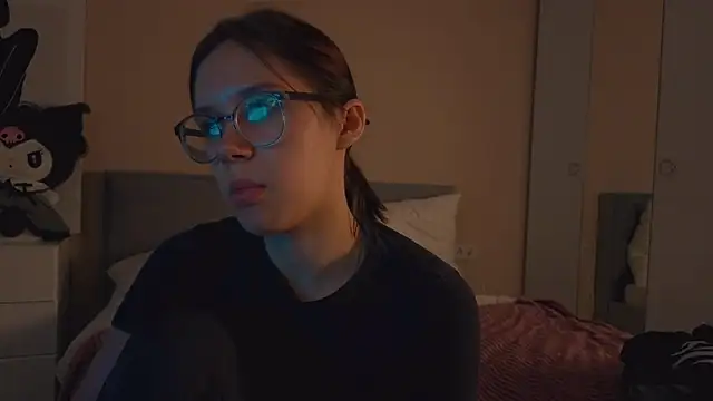 Mia Luw online show from September 11, 2025, 4:56 am