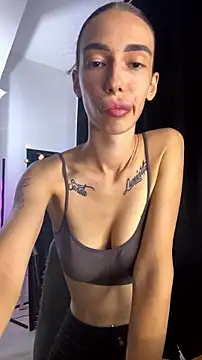 Snapshot of Celine_Roxelle chatting on July 10, 2026, 6:19 pm Celine Roxelle online show from July 10, 2026, 6:19 pm