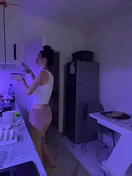 Celine Roxelle online show from December 5, 2025, 12:04 pm