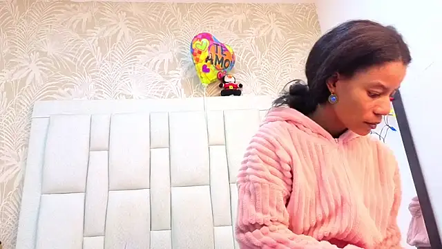 Snapshot of dafnnelewis chatting on February 4, 2026, 11:16 am dafnnelewis online show from February 4, 2026, 11:16 am