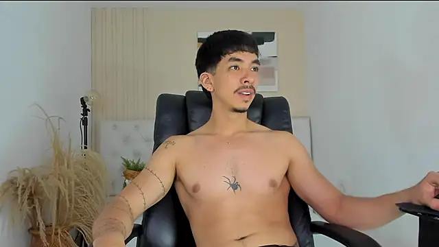 ISAAC CRYSTON online show from February 13, 2026, 10:32 pm