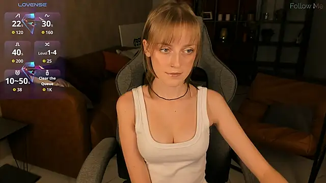 KiraMontoya online show from November 6, 2025, 5:28 pm