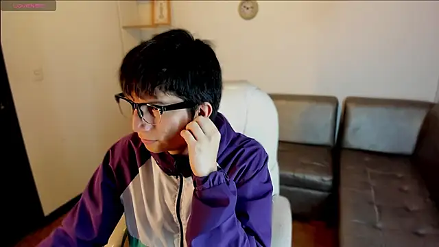 Golden-Boyy online show from October 15, 2025, 4:44 am