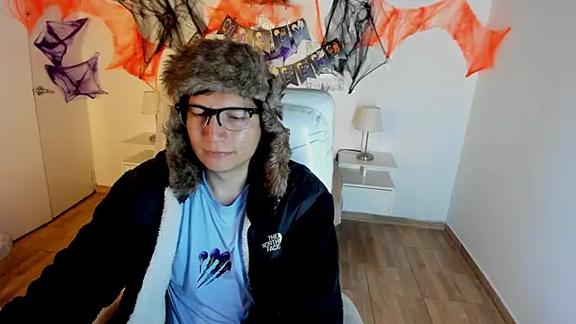Golden-Boyy online show from October 18, 2025, 3:52 am