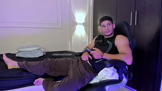 ANDRES STUD online show from June 5, 2026, 4:17 am