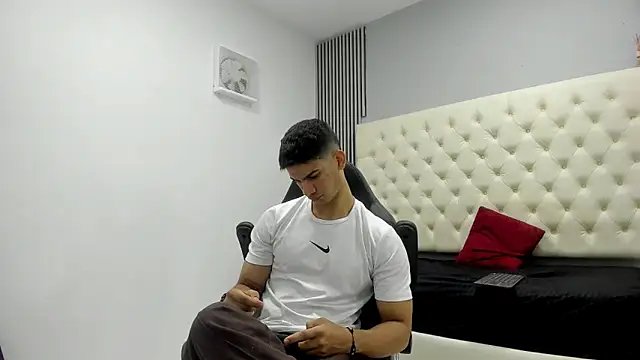 ANDRES STUD online show from March 25, 2026, 4:12 am