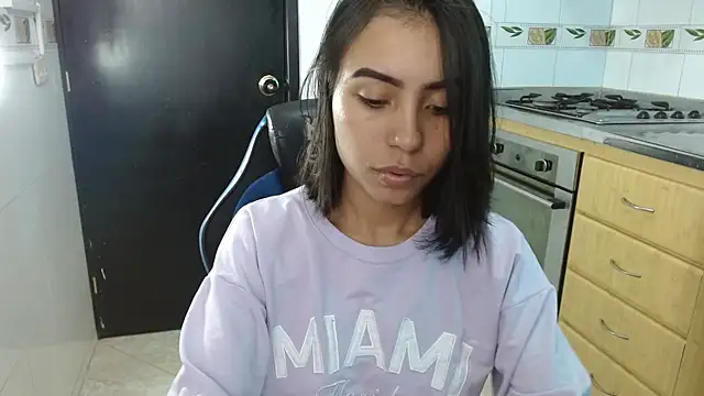 Snapshot of julieta_fn chatting on December 20, 2025, 1:36 pm julieta fn online show from December 20, 2025, 1:36 pm