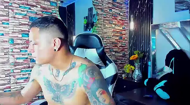 Natha and Sophia online show from February 5, 2025, 4:47 pm