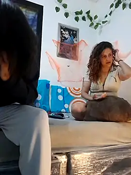 Snapshot of jeans_and_emma chatting on October 25, 2025, 1:05 am jeans and emma online show from October 25, 2025, 1:05 am