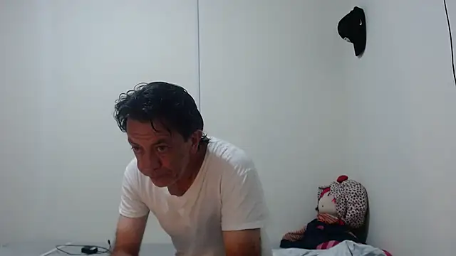 jeans and emma online show from March 22, 2026, 7:21 am