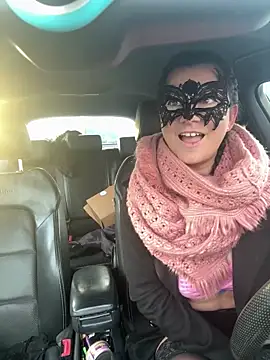 Snapshot of Loveblackzilla chatting on December 4, 2025, 8:35 am Loveblackzilla online show from December 4, 2025, 8:35 am