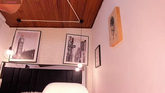 Snapshot of tylla_ chatting on November 28, 2025, 3:39 am tylla online show from November 28, 2025, 3:39 am