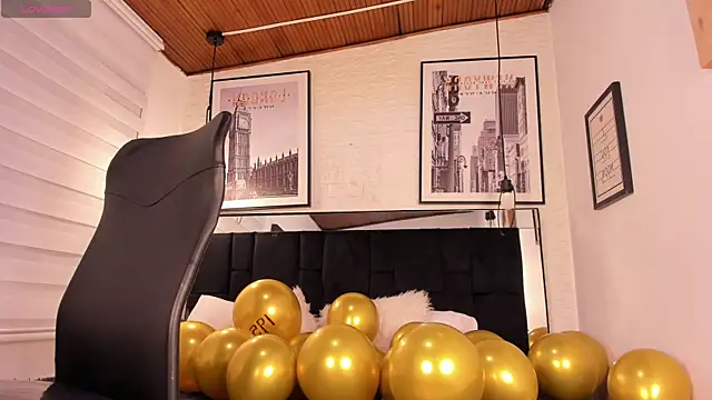 Snapshot of tylla_ chatting on November 3, 2025, 4:07 am tylla online show from November 3, 2025, 4:07 am