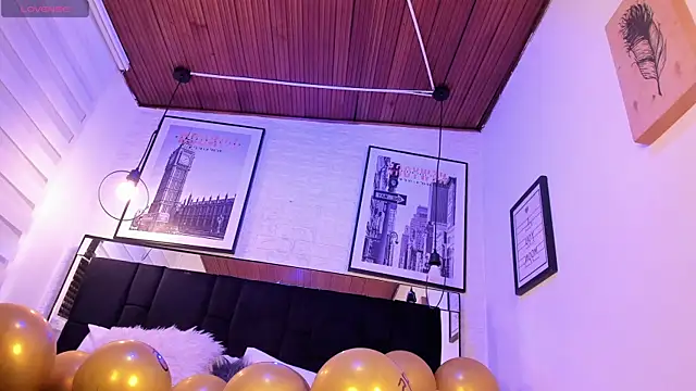 Snapshot of tylla_ chatting on November 7, 2025, 3:55 am tylla online show from November 7, 2025, 3:55 am