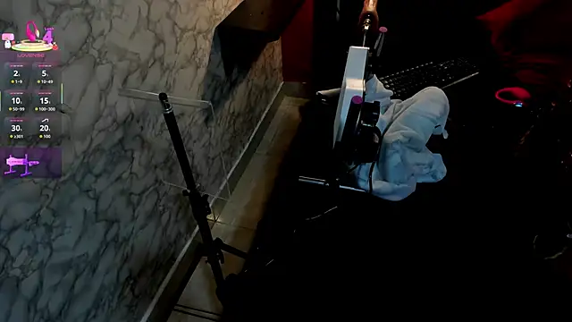 Snapshot of IVISBOUNCYASS chatting on December 15, 2025, 12:33 pm IVISBOUNCYASS online show from December 15, 2025, 12:33 pm