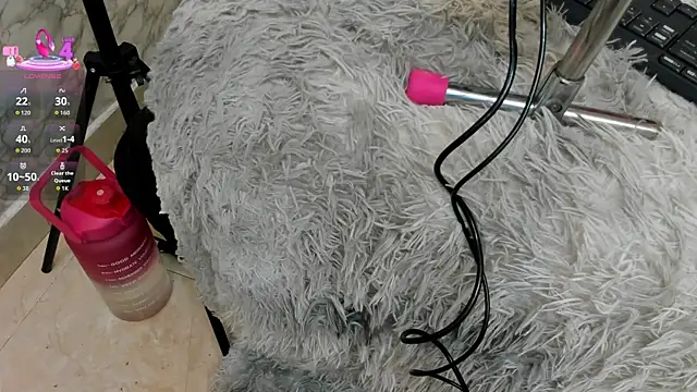 IVISBOUNCYASS online show from April 19, 2026, 1:45 pm