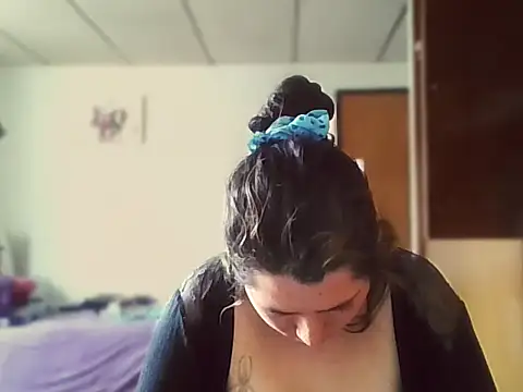 isabellapurple online show from February 18, 2026, 7:32 pm