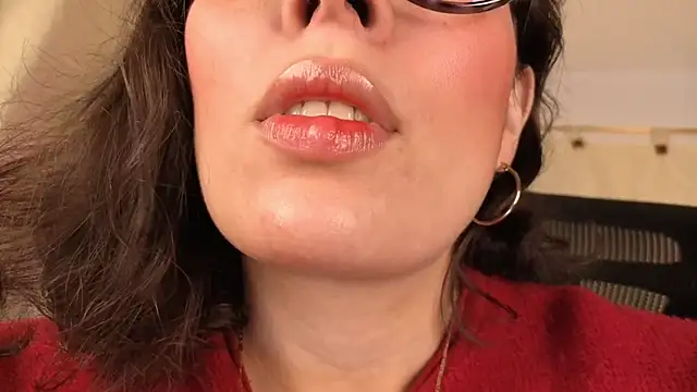 sophia dumont online show from April 19, 2026, 12:44 am