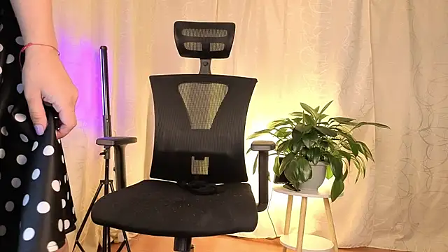 sophia dumont online show from April 21, 2026, 10:00 am