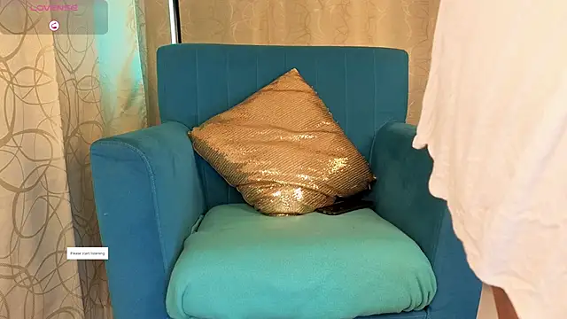 sophia dumont online show from November 26, 2025, 1:16 am