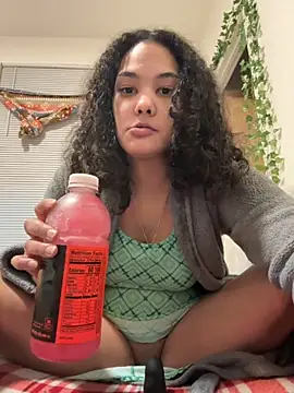 Snapshot of tastylolaaa chatting on October 26, 2025, 10:37 am tastylolaaa online show from October 26, 2025, 10:37 am