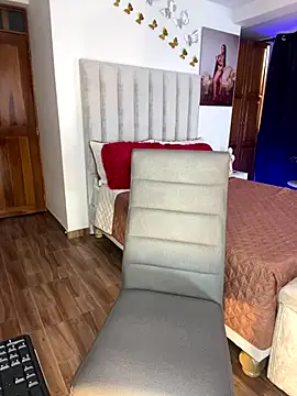 Madissonlove 1 online show from December 14, 2025, 10:37 pm