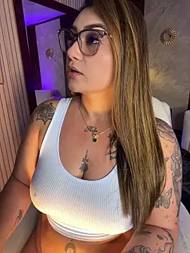 Snapshot of Madissonlove_1 chatting on June 14, 2026, 10:33 pm Madissonlove 1 online show from June 14, 2026, 10:33 pm