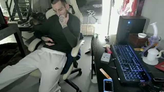 Snapshot of BadJewfucks chatting on December 17, 2025, 2:49 am BadJewfucks online show from December 17, 2025, 2:49 am