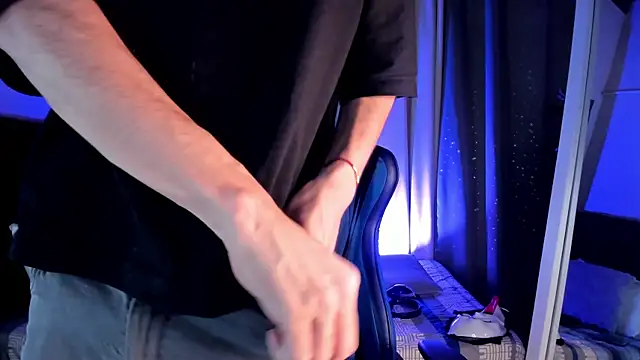 Snapshot of NovaaWheler chatting on October 6, 2025, 7:14 pm NovaaWheler online show from October 6, 2025, 7:14 pm