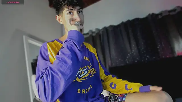 NovaaWheler online show from April 19, 2026, 11:44 am