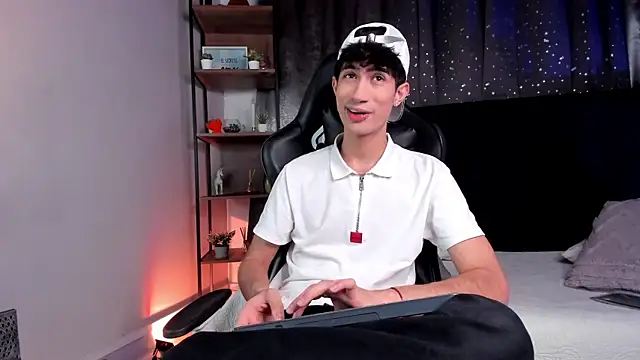 Snapshot of NovaaWheler chatting on November 29, 2025, 8:09 pm NovaaWheler online show from November 29, 2025, 8:09 pm