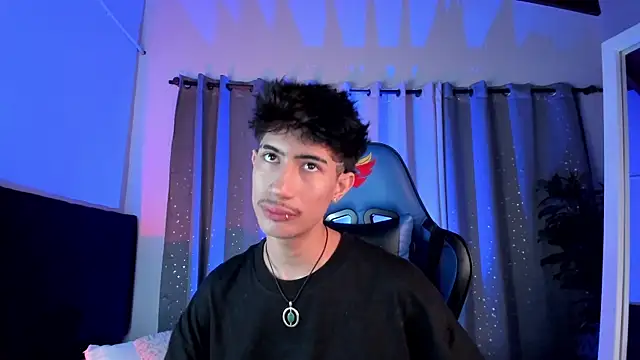 Snapshot of NovaaWheler chatting on October 9, 2025, 7:47 pm NovaaWheler online show from October 9, 2025, 7:47 pm