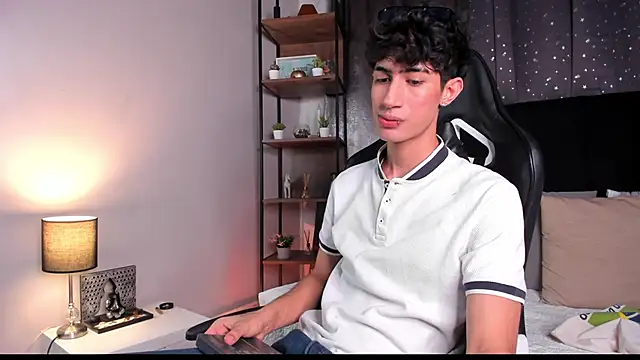 Snapshot of NovaaWheler chatting on November 26, 2025, 8:31 pm NovaaWheler online show from November 26, 2025, 8:31 pm