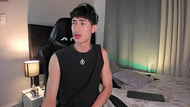 Snapshot of NovaaWheler chatting on September 18, 2025, 9:29 pm NovaaWheler online show from September 18, 2025, 9:29 pm